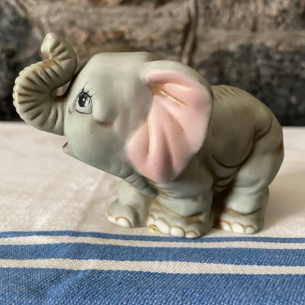 Vintage HOMCO good luck elephant 80s vintage ceramic porcelain tchotchke
